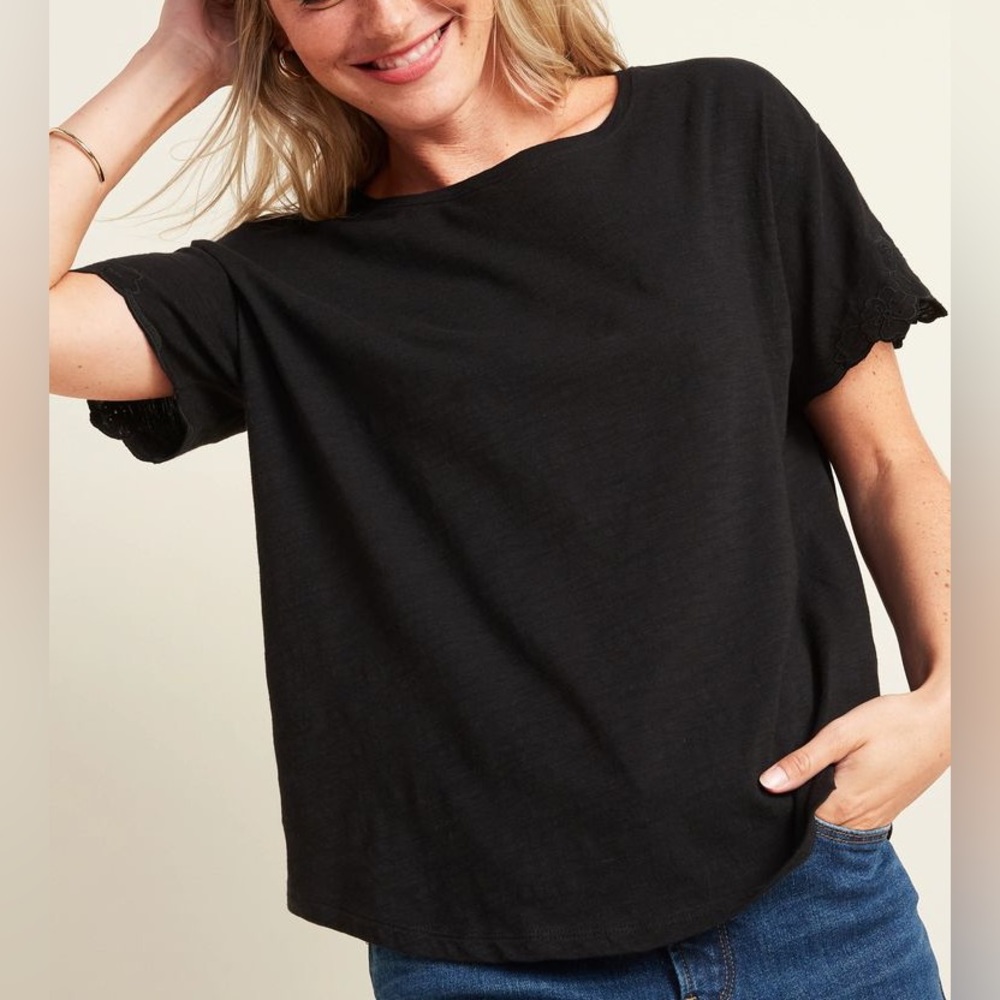 Old Navy Black Slub-Knit Flower Embroidered Short Sleeve Tee Shirt (Size XS)
